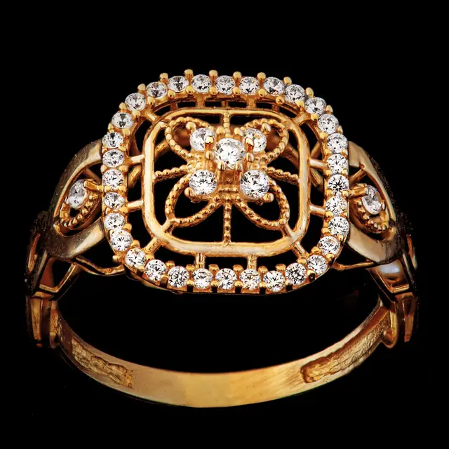 Ladies Gold Ring — 10